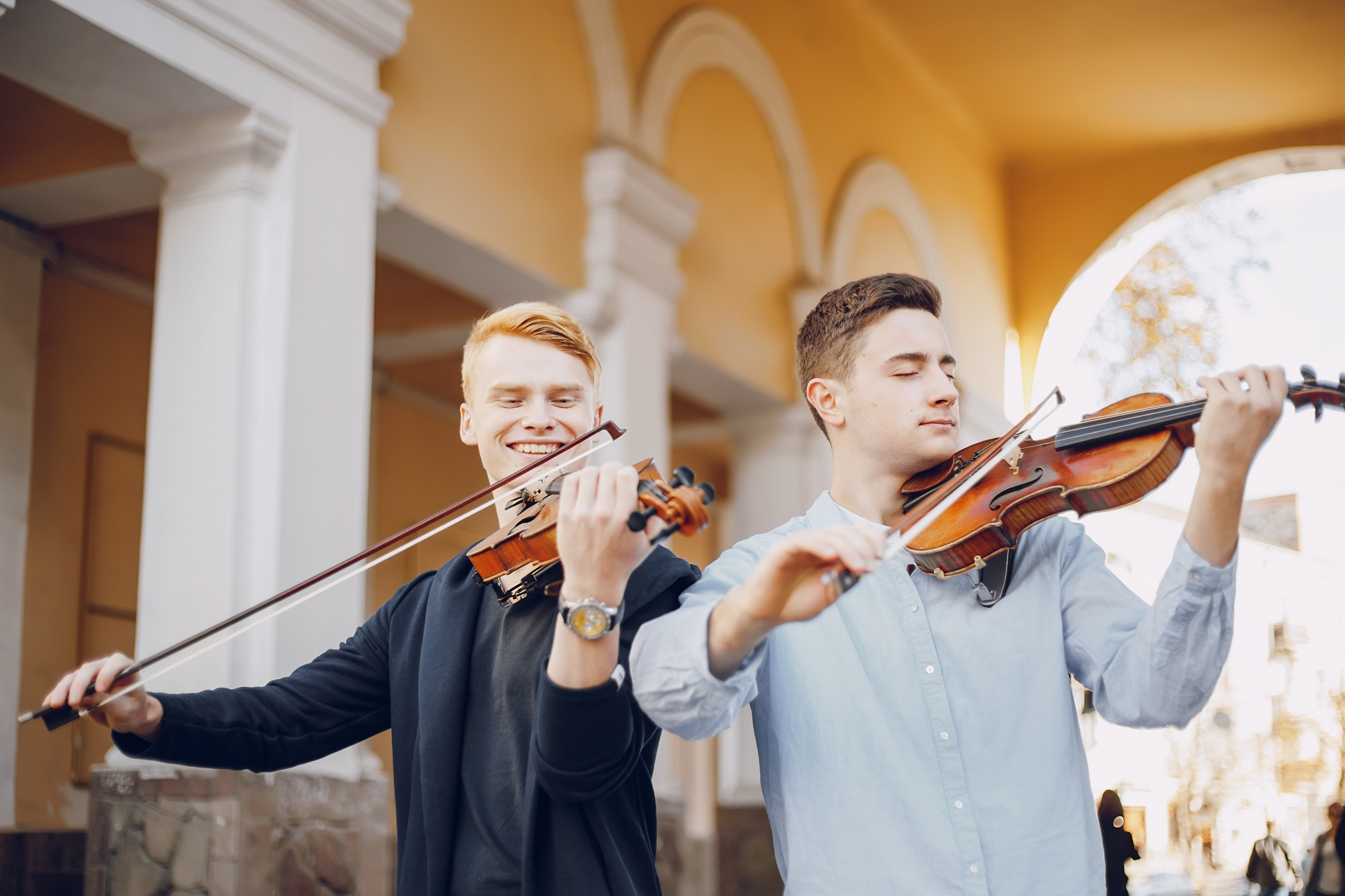 cantante profesional y violinista